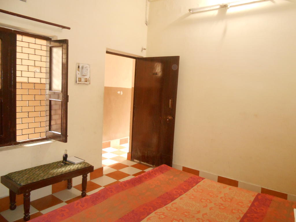 Gaurav Guest House Mathura Room photo