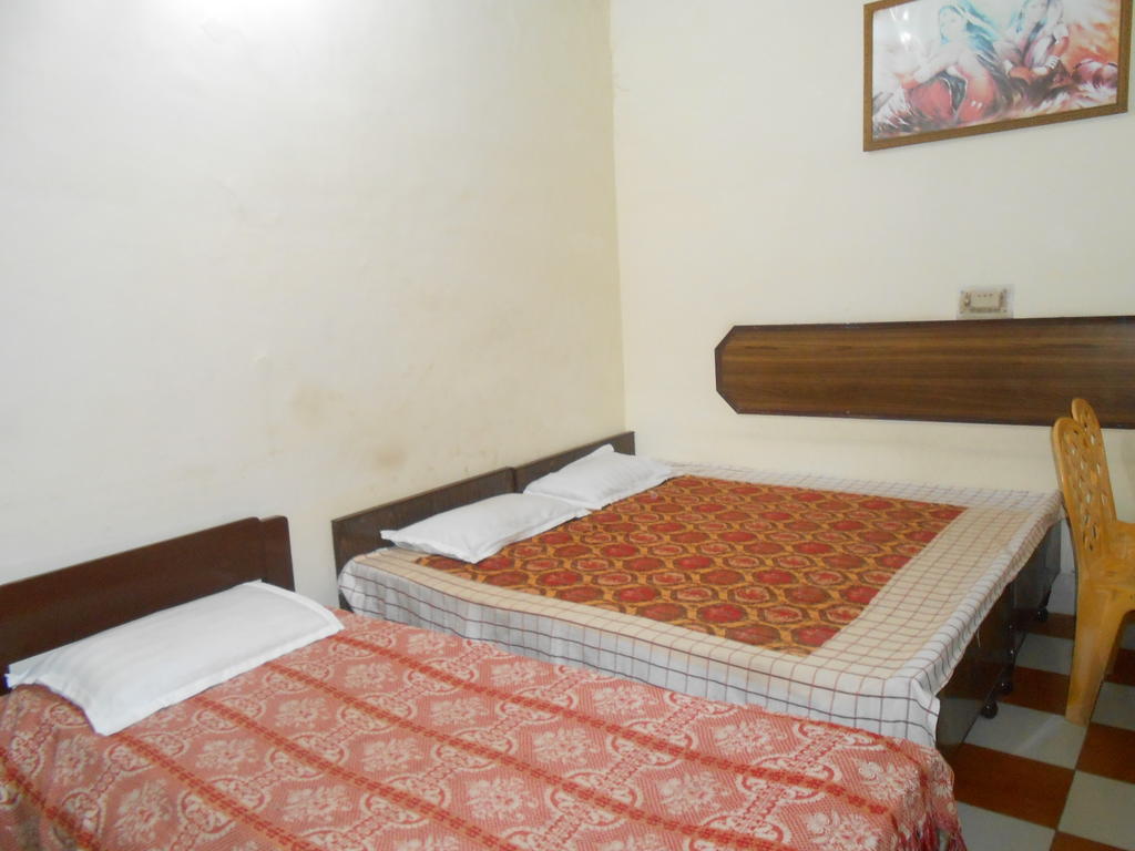 Gaurav Guest House Mathura Exterior photo